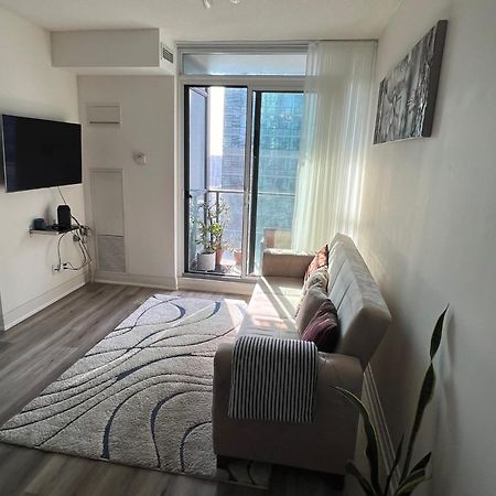 Prestigious 2-Bdrm Condo - Across From Scotiabank Arena Торонто Екстер'єр фото